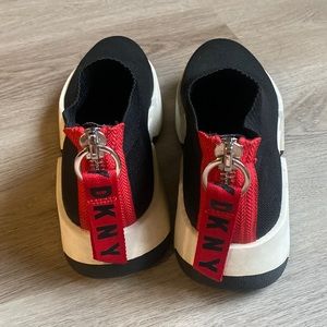 DKNY BLACK SHOES - GREAT CONDITIONS